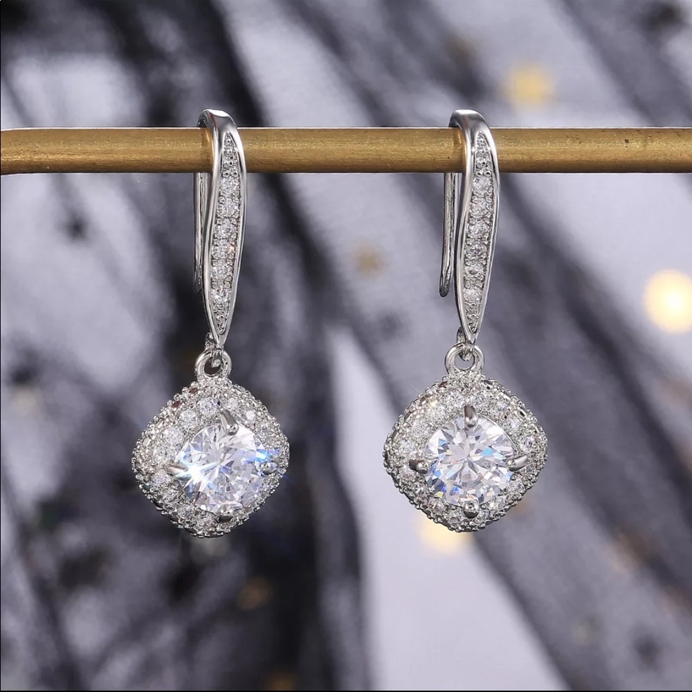 New Women’s 925 Silver Diamond Earrings - Picture 1 of 6